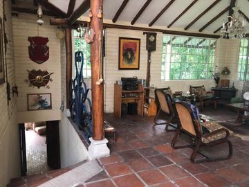 VENTA CASA CON TERRENO SECTOR ALANGASI / USHIMANA