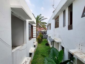 RUMAH at Jl KEMANG TIMUR, JAKSEL