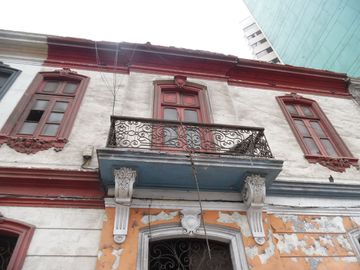 EXCELENTE CASONA REPUBLICANA ESQUINA JR. WASHINGTON CON AV. ESPAÑA.