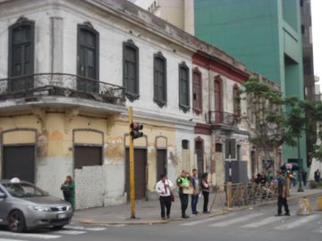 EXCELENTE CASONA REPUBLICANA ESQUINA JR. WASHINGTON CON AV. ESPAÑA.