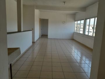 CASA SOLA CON LOCALES COMERCIALES TEMIXCO CENTRO