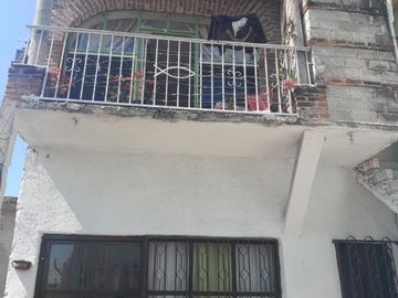CASA SOLA CON LOCALES COMERCIALES TEMIXCO CENTRO
