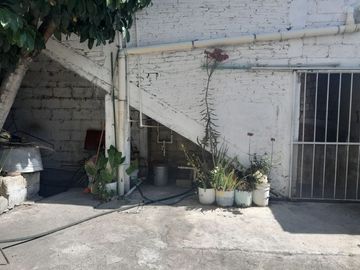 CASA SOLA CON LOCALES COMERCIALES TEMIXCO CENTRO