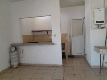 CASA SOLA CON LOCALES COMERCIALES TEMIXCO CENTRO