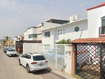 CASA EN COL. MILENIO, QUERÉTARO.