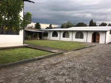 EN VENTA TERRENO MAS Bodegas Conocoto, sector La Moya.
