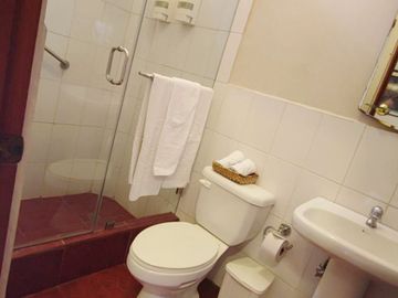 N13 - Hotel en Venta en Salinas Chipipe 25 habitaciones a una cuadra del mar