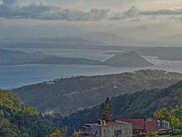 KYU - FOR SALE: 1,388 sqm Old Hotel in Royal Taal Inn, Tagaytay