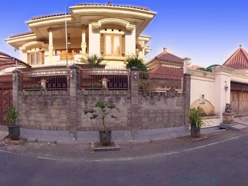 Rumah 2 Lantai + Kolam Renang Luas 796 Sukarno Hatta Suhat Malang