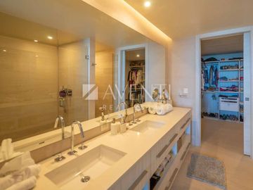 Departamento amueblado en venta en Sls Beach Residences en Cancún, Quintana Roo.