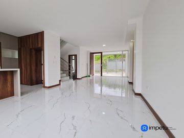 En venta casa a estrenar con subsuelo en mirador del Valle al norte de la ciudad aplica a crédito VIP