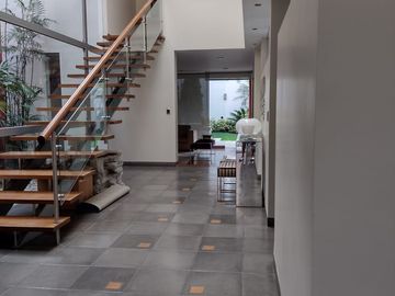 ¡Exclusiva Casa en Venta en La Molina! 🌟
