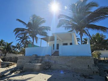 DOS VILLAS FRENTE AL MAR EN CHUBURNA PROGRESO