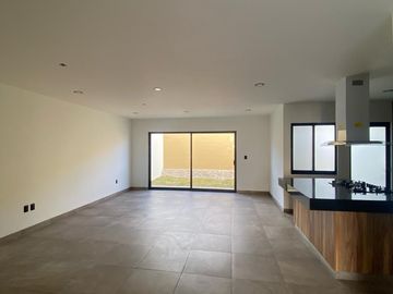 Hermosa Casa en Venta en Cañadas del Arroyo 2a Sección con Recámara en PB