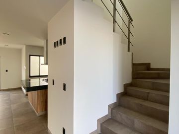 Hermosa Casa en Venta en Cañadas del Arroyo 2a Sección con Recámara en PB