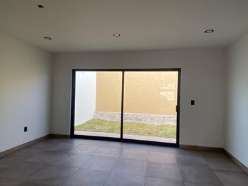 Hermosa Casa en Venta en Cañadas del Arroyo 2a Sección con Recámara en PB
