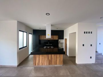 Hermosa Casa en Venta en Cañadas del Arroyo 2a Sección con Recámara en PB