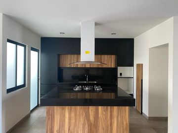 Hermosa Casa en Venta en Cañadas del Arroyo 2a Sección con Recámara en PB