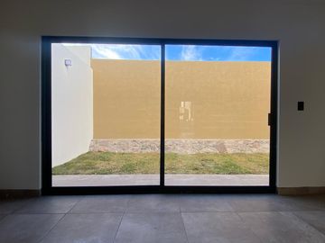 Hermosa Casa en Venta en Cañadas del Arroyo 2a Sección con Recámara en PB