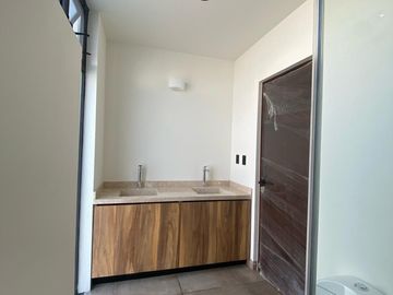 Hermosa Casa en Venta en Cañadas del Arroyo 2a Sección con Recámara en PB