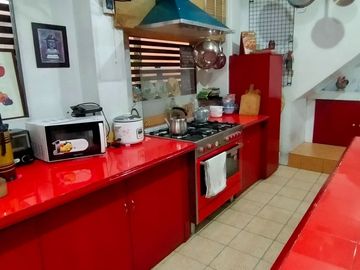 GUADALUPE NUEVO, MAKATI CITY HOUSE AND LOT FOR SALE 3-STOREY, LOT @ 281 SQM
