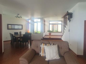 VENDO LINDA CASA TRADICIONAL A 2cuadras del PENTAGONITO . SAN BORJA. 5 dorm.