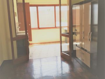 VENDO LINDA CASA TRADICIONAL A 2cuadras del PENTAGONITO . SAN BORJA. 5 dorm.