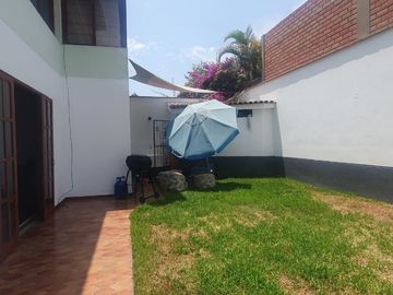 VENDO LINDA CASA TRADICIONAL A 2cuadras del PENTAGONITO . SAN BORJA. 5 dorm.