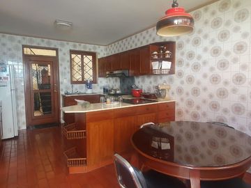 VENDO LINDA CASA TRADICIONAL A 2cuadras del PENTAGONITO . SAN BORJA. 5 dorm.