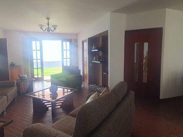VENDO LINDA CASA TRADICIONAL A 2cuadras del PENTAGONITO . SAN BORJA. 5 dorm.