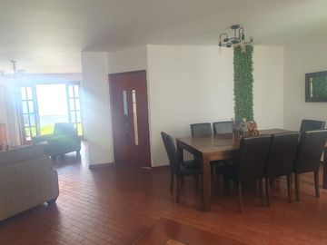 VENDO LINDA CASA TRADICIONAL A 2cuadras del PENTAGONITO . SAN BORJA. 5 dorm.