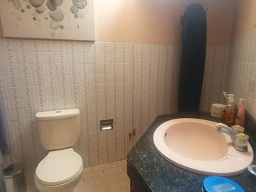 VENDO LINDA CASA TRADICIONAL A 2cuadras del PENTAGONITO . SAN BORJA. 5 dorm.
