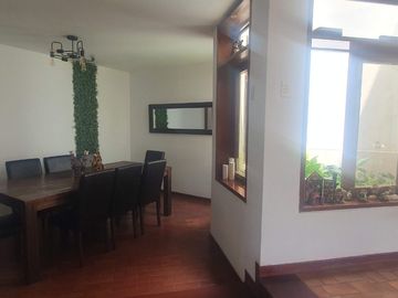 VENDO LINDA CASA TRADICIONAL A 2cuadras del PENTAGONITO . SAN BORJA. 5 dorm.