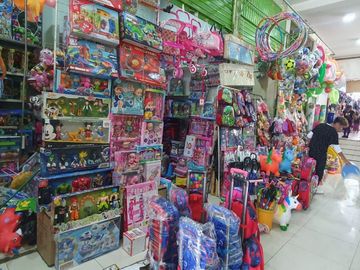 TRASPASO PEQUEÑO LOCAL SÚPER COMERCIAL EN SJM