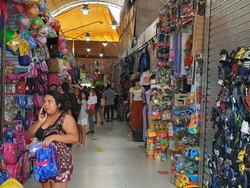 TRASPASO PEQUEÑO LOCAL SÚPER COMERCIAL EN SJM