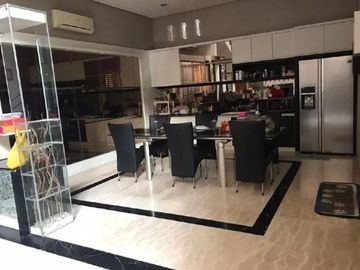 Jual cepat, Rumah classic Villa Bukit Regency Sby