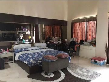 Jual cepat, Rumah classic Villa Bukit Regency Sby