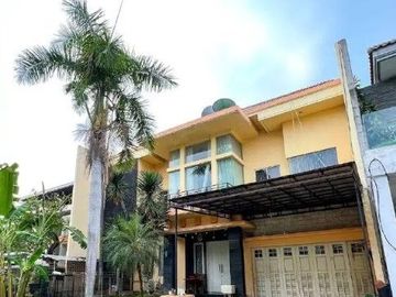 Jual cepat, Rumah classic Villa Bukit Regency Sby