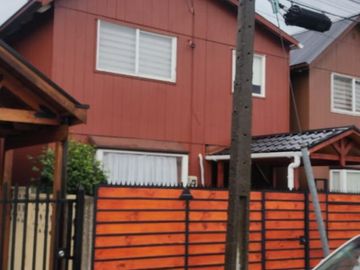 CASA DOS NIVELES EN ALTOS DE MAHUIZA