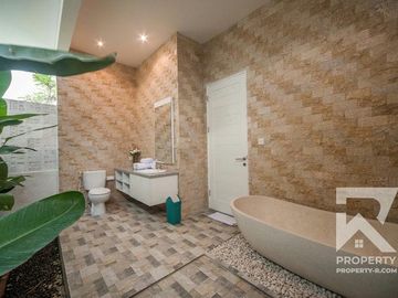 Modern 3 Bedroom Villa with Ricefield View in Ubud Bali for Sale Leasehold