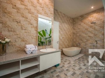 Modern 3 Bedroom Villa with Ricefield View in Ubud Bali for Sale Leasehold