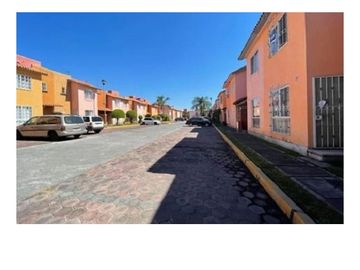$1,399,999 Una Casa en Temixco a unos Pasos de Ex Hacienda Temixco con Alberca, Temixco Morelos