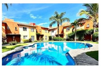 $1,399,999 Una Casa en Temixco a unos Pasos de Ex Hacienda Temixco con Alberca, Temixco Morelos