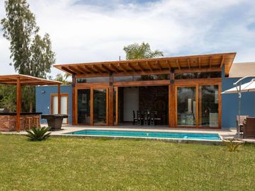 SE VENDE CASA DE CAMPO CON PISCINA DENTRO DE CONDOMINIO EN MALA