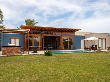 SE VENDE CASA DE CAMPO CON PISCINA DENTRO DE CONDOMINIO EN MALA