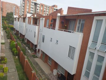 VENTA  CASA TRES NIVELES ESQUINERA -REMODELADA-QUINTAS DEL LILI 2