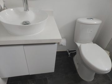VENTA  CASA TRES NIVELES ESQUINERA -REMODELADA-QUINTAS DEL LILI 2