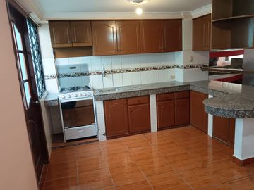 CASA EN VENTA CALDERON