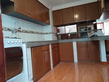 CASA EN VENTA CALDERON