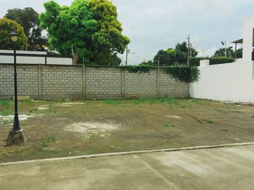 Venta de Terreno en Urbanización, Portoviejo, Manabí